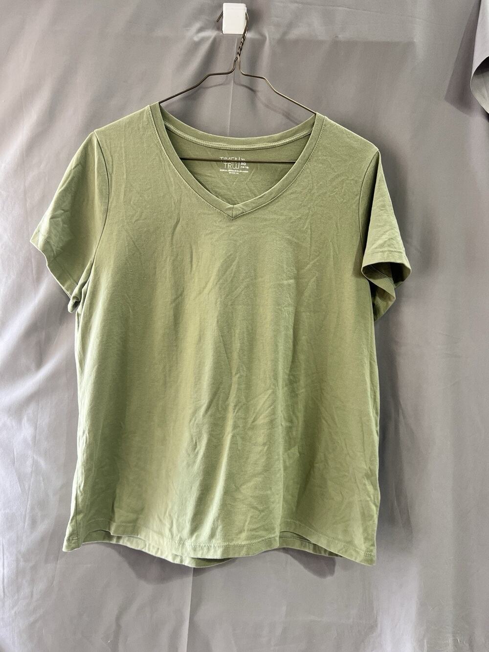 Time and Tru Women's Cotton V-Neck Tee in a Sage green color Size XXL TG2043